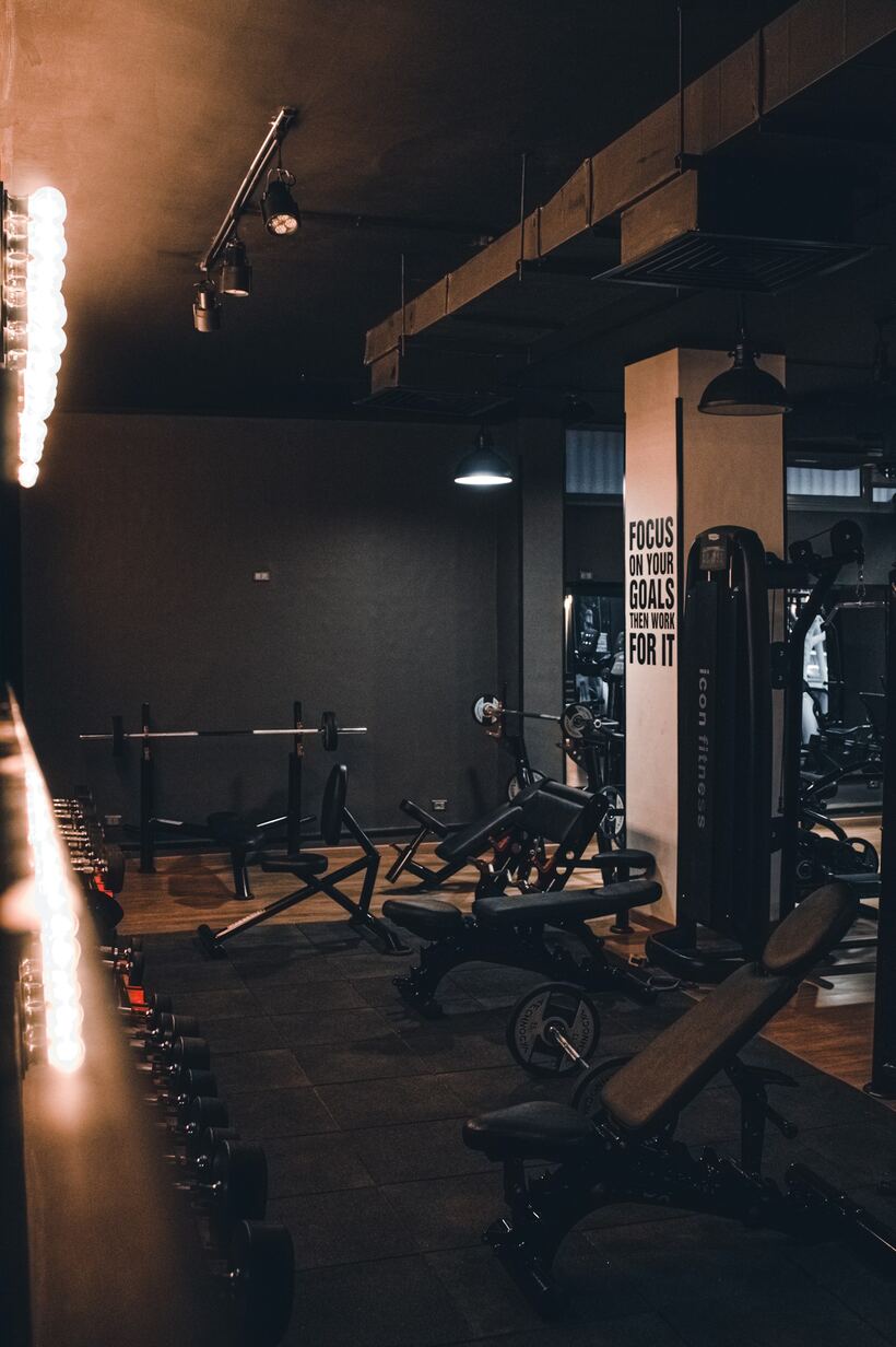 Gimnasio oscuro